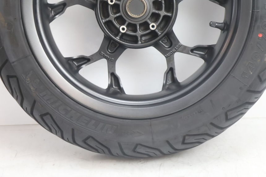 photo de REAR RIM AND TIRE PIAGGIO MP3 HPE 530 (2022 - 2026) - Component zoom