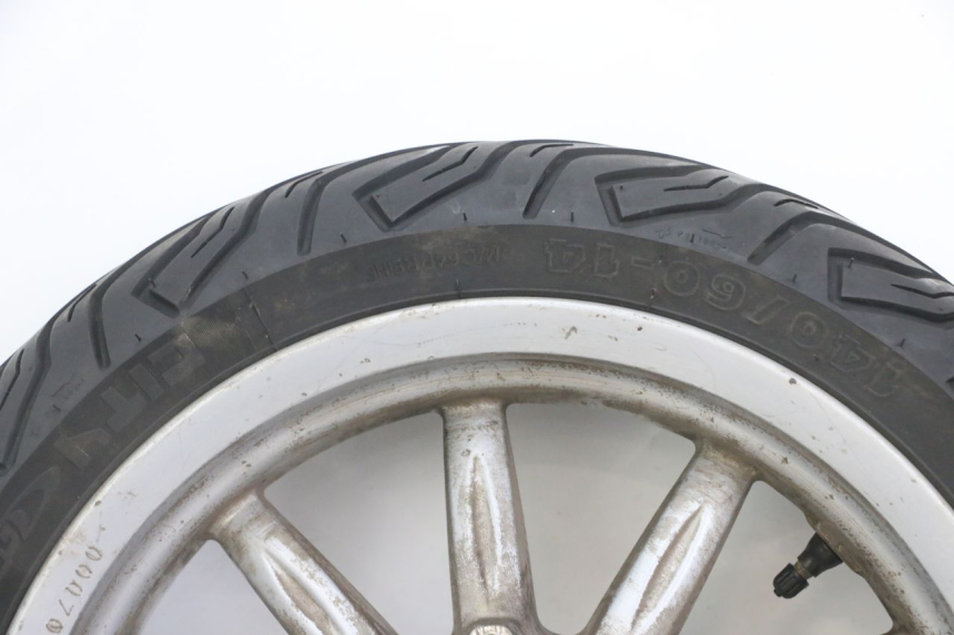 photo de REAR RIM AND TIRE PIAGGIO MP3 LT 300 (2010 - 2016) - Additional view of the item