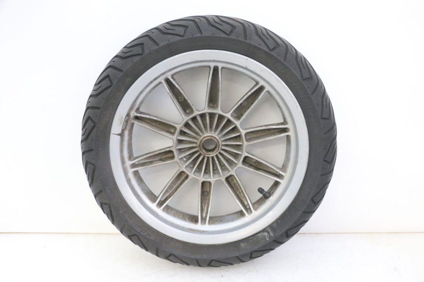 photo de REAR RIM AND TIRE PIAGGIO MP3 LT 300 (2010 - 2016) - Technical close-up