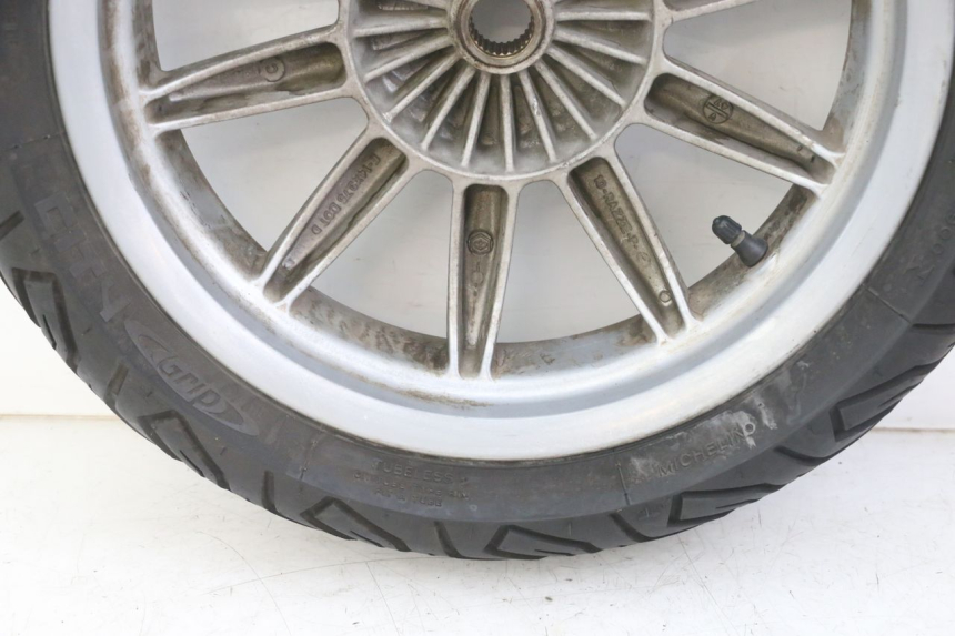 photo de REAR RIM AND TIRE PIAGGIO MP3 LT 300 (2010 - 2016) - Surface and material condition