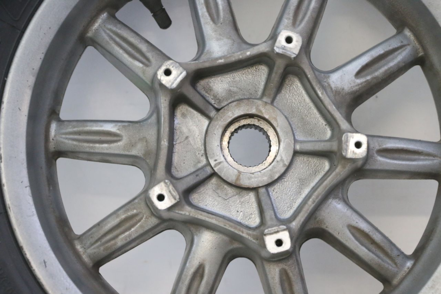 photo de REAR RIM AND TIRE PIAGGIO MP3 125 (2006 - 2014) - Detailed visual inspection