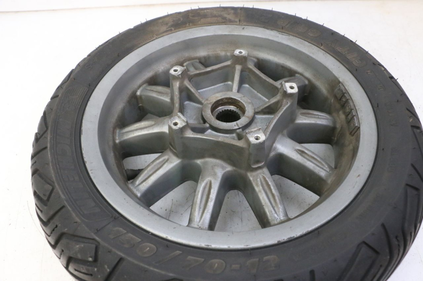 photo de REAR RIM AND TIRE PIAGGIO MP3 125 (2006 - 2014) - Surface and material condition