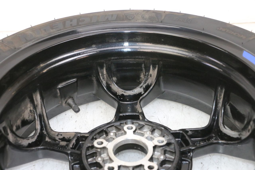 photo de REAR RIM AND TIRE PIAGGIO MP3 500 (2016 - 2018) - Technical close-up