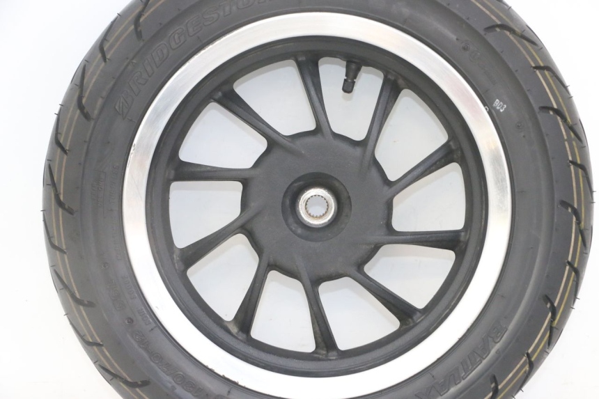 photo de REAR RIM AND TIRE KYMCO LIKE 4T 50 (2019 - 2025) - High-resolution close-up