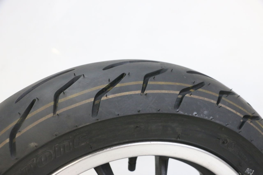 photo de REAR RIM AND TIRE KYMCO LIKE 4T 50 (2019 - 2025) - Zoom on usage condition