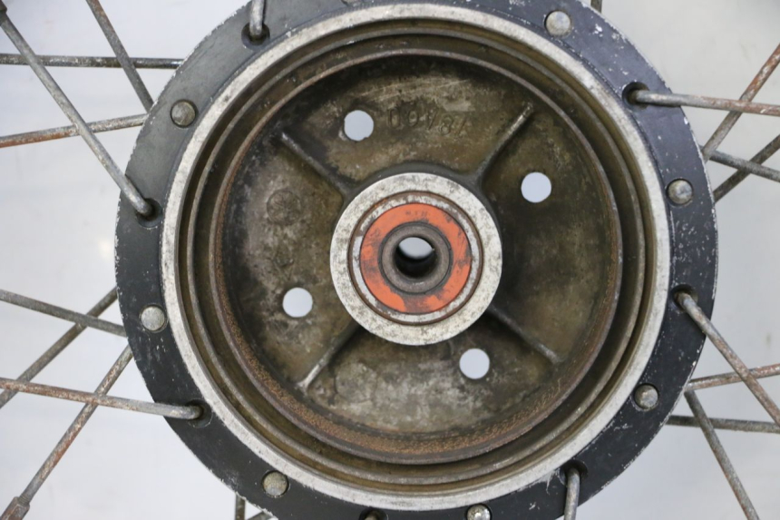 photo de REAR RIM AND TIRE YAMAHA PW 80 (1983 - 2014) - High-resolution close-up