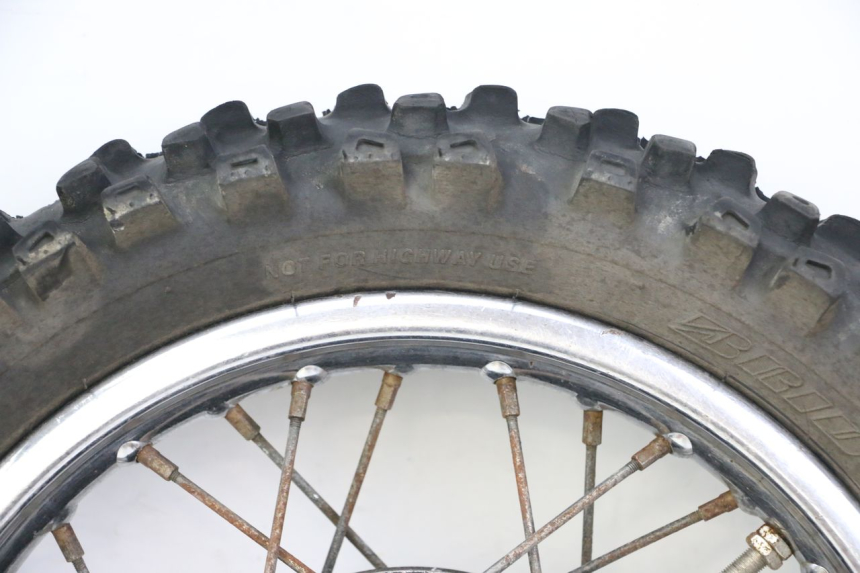 photo de REAR RIM AND TIRE YAMAHA PW 80 (1983 - 2014) - Focus on structure