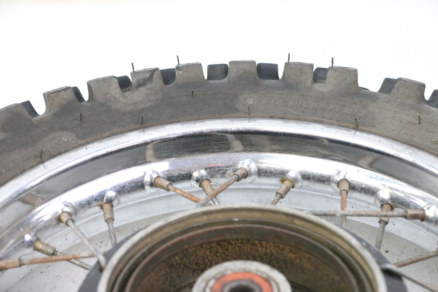 photo de REAR RIM AND TIRE YAMAHA PW 80 (1983 - 2014) - Fixing points details