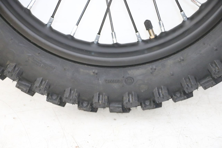 photo de REAR RIM AND TIRE APOLLO RFZ 125 - Surface and material condition