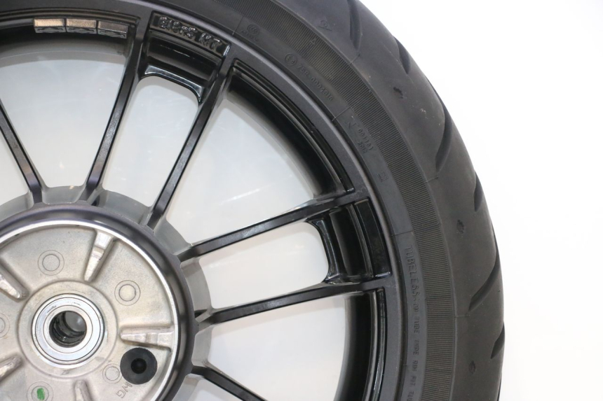 photo de REAR RIM AND TIRE HARLEY DAVIDSON ROAD GLIDE FLTRXSE 1920 (2018 - 2022) - Fixing points details