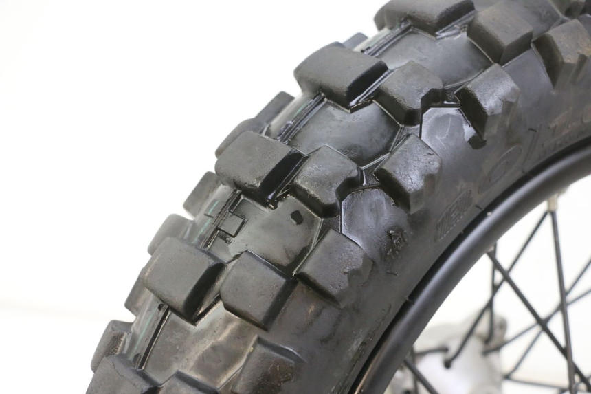 photo de REAR RIM AND TIRE APOLLO RXF 125 - Zoom on usage condition