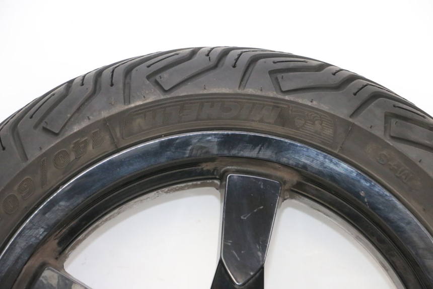 photo de REAR RIM AND TIRE PEUGEOT SATELIS 125 (2013 - 2018) - Detailed visual inspection