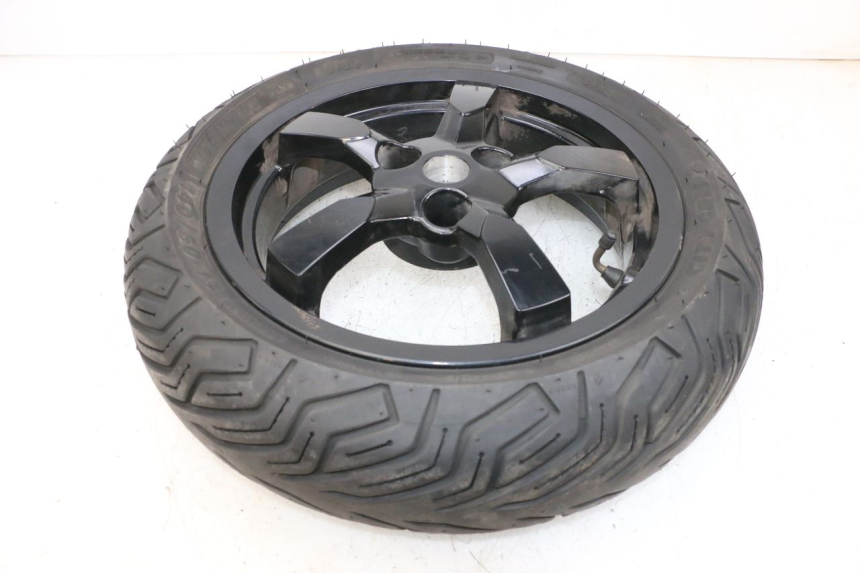 photo de REAR RIM AND TIRE PEUGEOT SATELIS 125 (2013 - 2018) - Surface and material condition