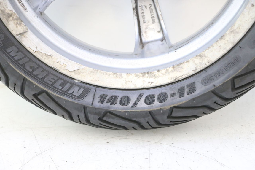 photo de REAR RIM AND TIRE PEUGEOT SATELIS 125 (2006 - 2009) - Additional view of the item