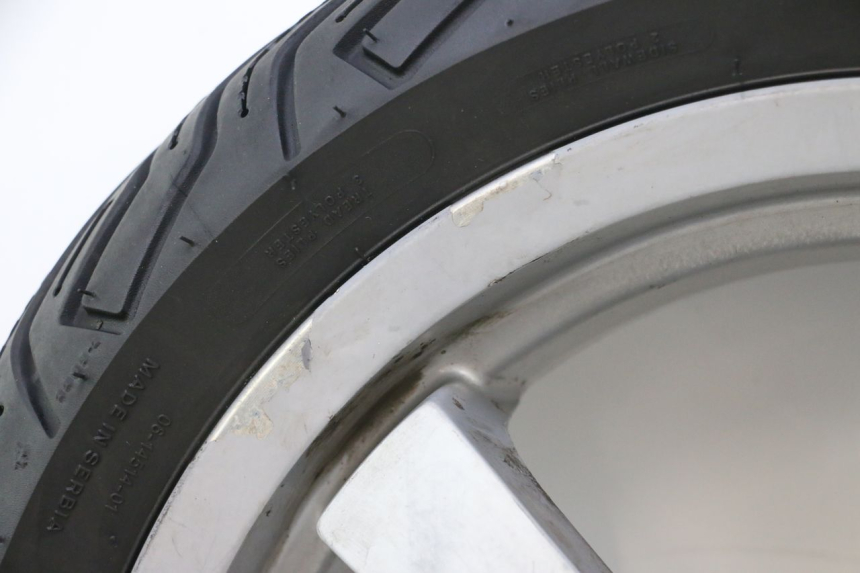 photo de REAR RIM AND TIRE PEUGEOT SATELIS 125 (2006 - 2009) - High-resolution close-up