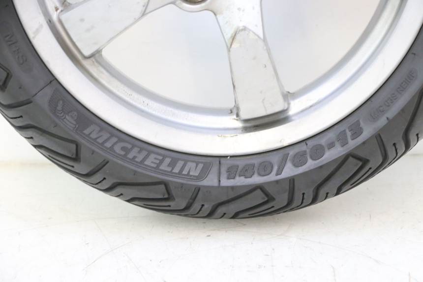 photo de REAR RIM AND TIRE PEUGEOT SATELIS 125 (2006 - 2009) - Detailed visual inspection
