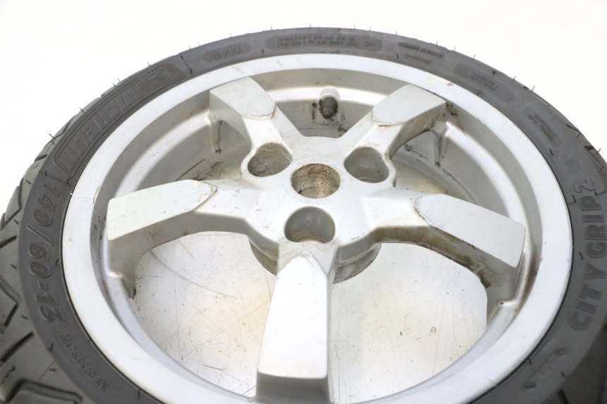 photo de REAR RIM AND TIRE PEUGEOT SATELIS 125 (2006 - 2009) - Technical close-up