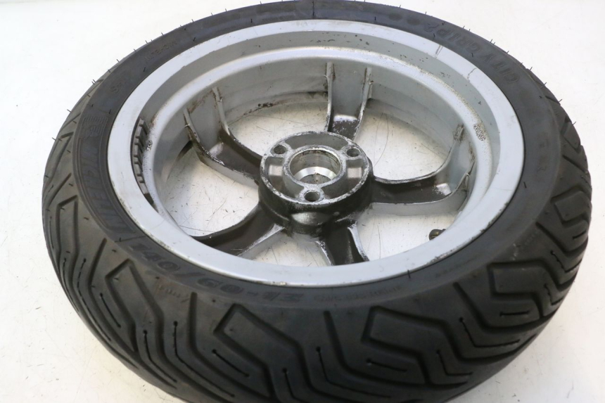 photo de REAR RIM AND TIRE PEUGEOT SATELIS 125 (2013 - 2018) - Alternative perspective