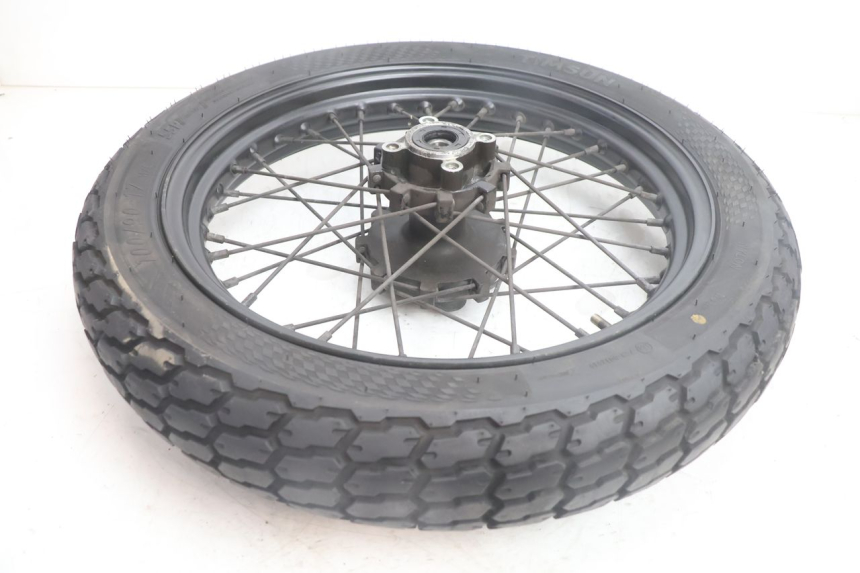 photo de REAR RIM AND TIRE MASH SEVENTY FIVE 125 (2013 - 2021) - Technical close-up