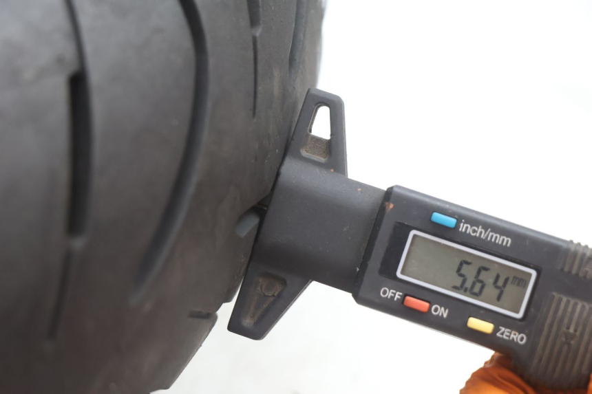 photo de REAR RIM AND TIRE RIDE SLASH 2T 50 (2012 - 2014) - High-resolution close-up