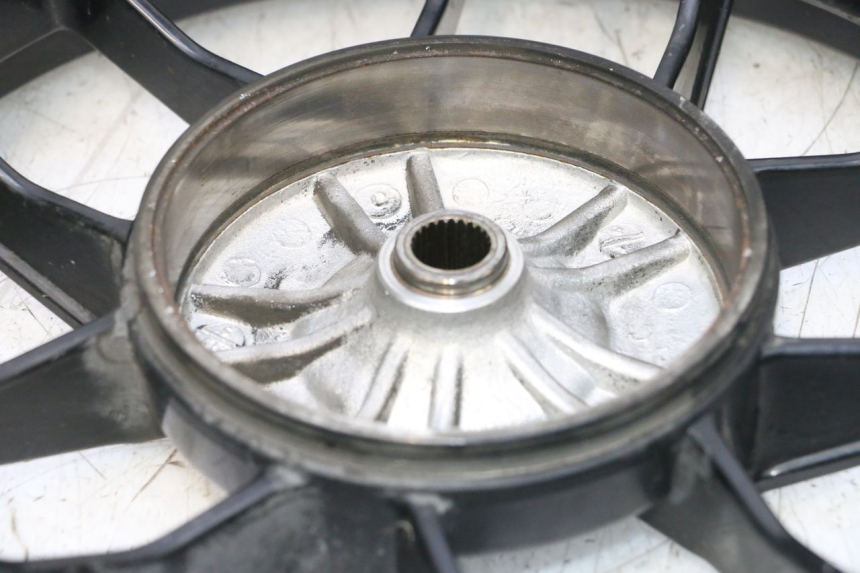photo de REAR RIM AND TIRE APRILIA SR MOTARD 50 (2012 - 2018) - High-resolution close-up
