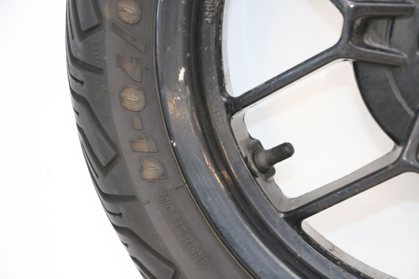 photo de REAR RIM AND TIRE APRILIA SR MOTARD 50 (2012 - 2018) - Fixing points details