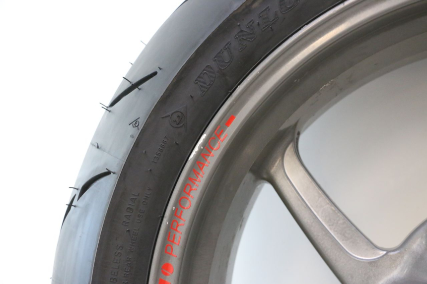 photo de REAR RIM AND TIRE DUCATI SS IE DS CARENEE 1000 (2002 - 2006) - Alternative angle