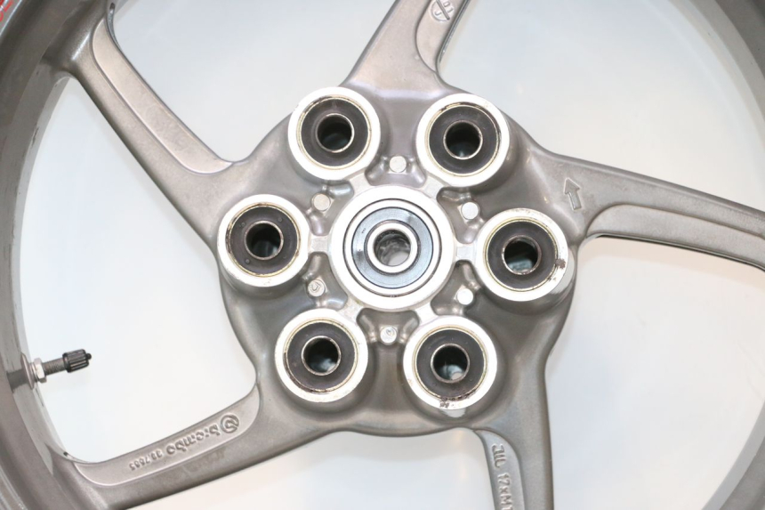 photo de REAR RIM AND TIRE DUCATI SS IE DS CARENEE 1000 (2002 - 2006) - Zoom on usage condition