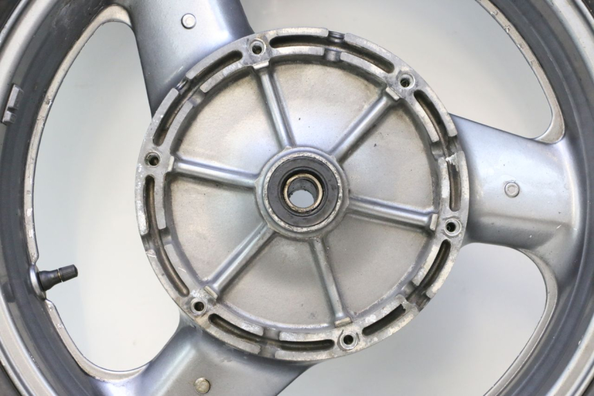 photo de REAR RIM AND TIRE HONDA ST PAN EUROPEAN 1100 (1990 - 2002) - Alternative perspective