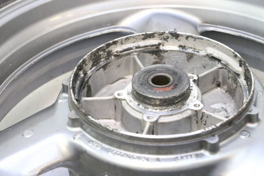 photo de REAR RIM AND TIRE HONDA ST PAN EUROPEAN 1100 (1990 - 2002) - Surface and material condition