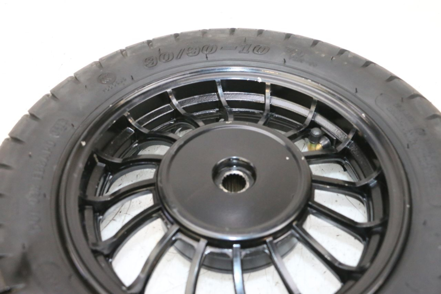 photo de REAR RIM AND TIRE NECO TEMPO 4T 50 (2022 - 2026) - High-resolution close-up