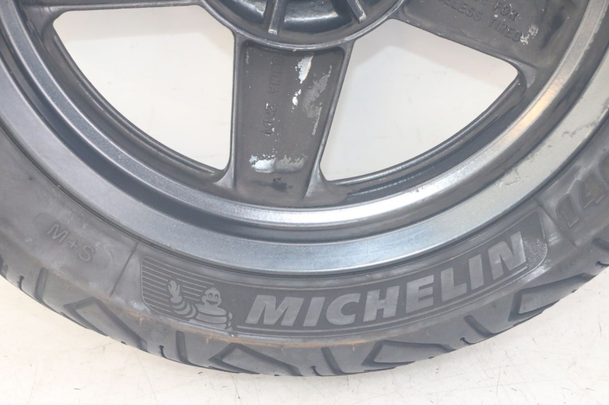 photo de REAR RIM AND TIRE YAMAHA X-MAX XMAX 125 (2010 - 2013) - Distinctive features