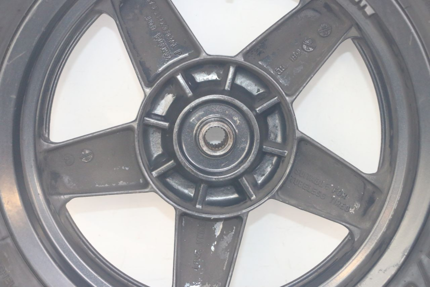 photo de REAR RIM AND TIRE YAMAHA X-MAX XMAX 125 (2010 - 2013) - High-resolution close-up