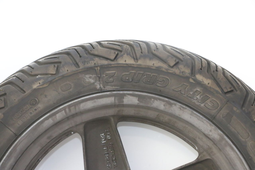 photo de REAR RIM AND TIRE YAMAHA X-MAX XMAX 125 (2010 - 2013) - High-resolution close-up