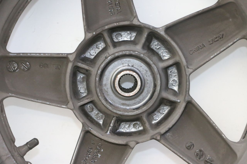 photo de REAR RIM AND TIRE YAMAHA X-MAX XMAX 125 (2010 - 2013) - Supplementary product photo