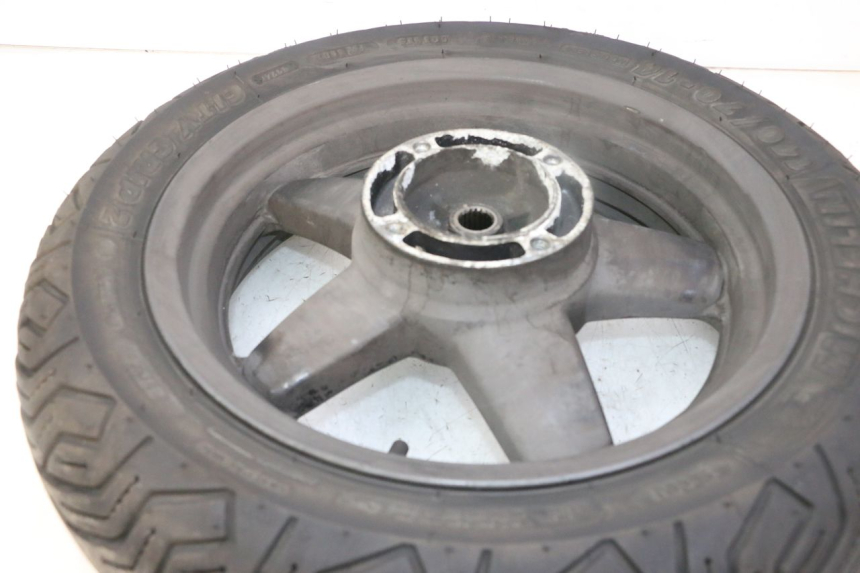 photo de REAR RIM AND TIRE YAMAHA X-MAX XMAX 125 (2010 - 2013) - Zoom on usage condition