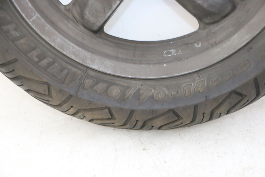 photo de REAR RIM AND TIRE YAMAHA X-MAX XMAX 125 (2010 - 2013) - Markings and original references