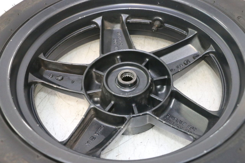 photo de REAR RIM AND TIRE YAMAHA XMAX X-MAX 125 (2006 - 2009) - Zoom on usage condition