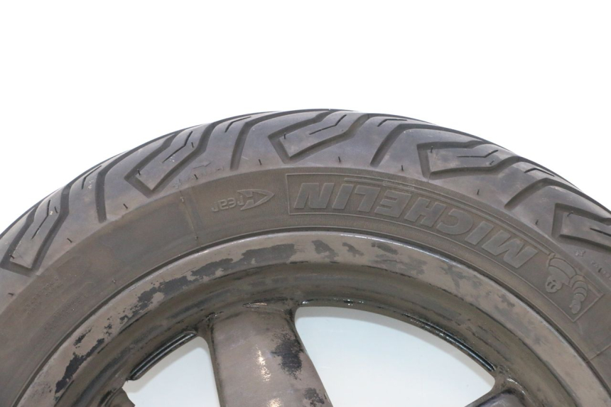 photo de REAR RIM AND TIRE YAMAHA X-MAX XMAX 125 (2010 - 2013) - Zoom on usage condition