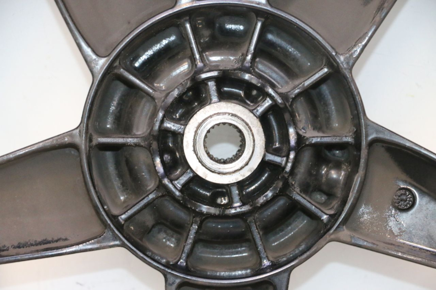 photo de REAR RIM AND TIRE YAMAHA X-MAX XMAX 125 (2010 - 2013) - Technical close-up