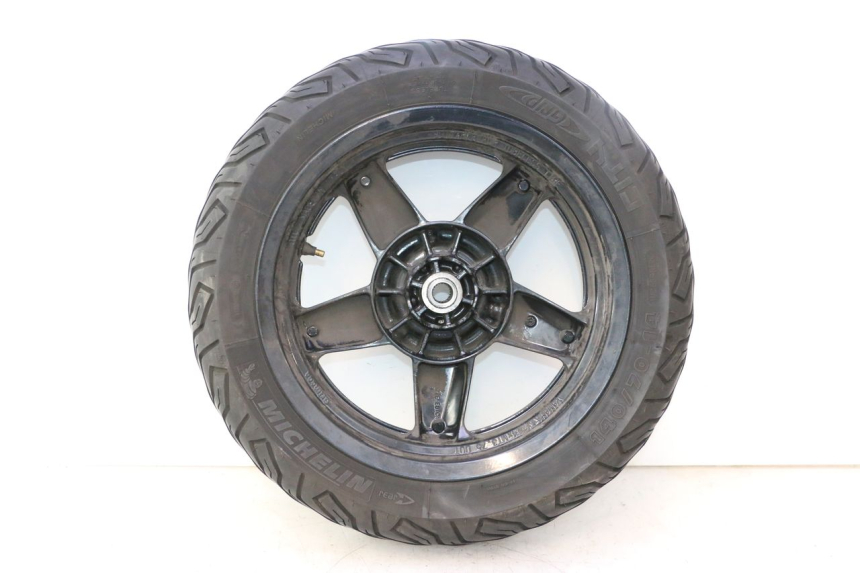 photo de REAR RIM AND TIRE YAMAHA X-MAX XMAX 125 (2010 - 2013) - Surface and material condition