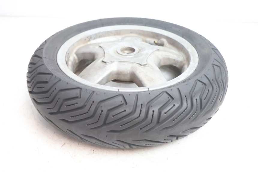 photo de REAR RIM AND TIRE PIAGGIO X8 STREET 125 (2006 - 2007) - Fixing points details