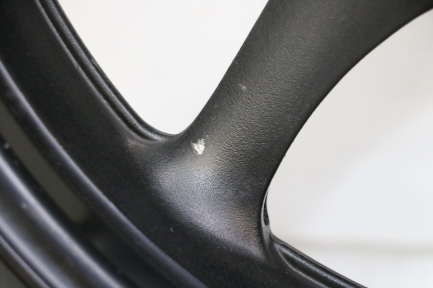 photo de REAR RIM AND TIRE YAMAHA XJ6 ABS 600 (2008 - 2016) - Additional view of the item