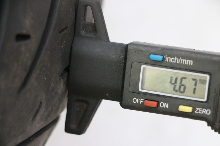 photo de REAR RIM AND TIRE YAMAHA XJ6 ABS 600 (2008 - 2016) - Zoom on usage condition