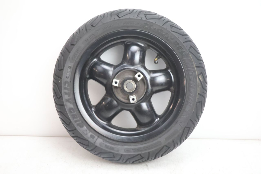photo de REAR RIM AND TIRE YAMAHA YP MAJESTY 125 (2002 - 2006) - Main view