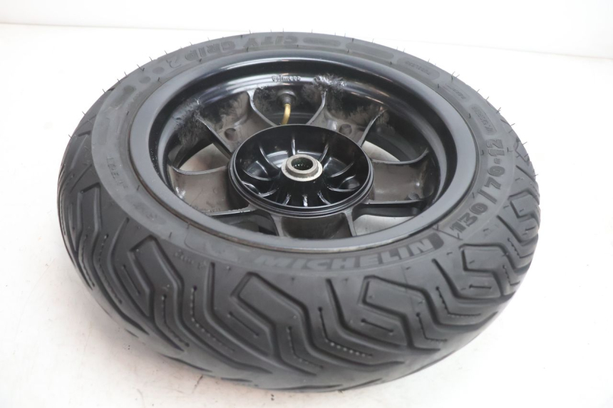 photo de REAR RIM AND TIRE YAMAHA YP MAJESTY 125 (2002 - 2006) - Supplementary product photo