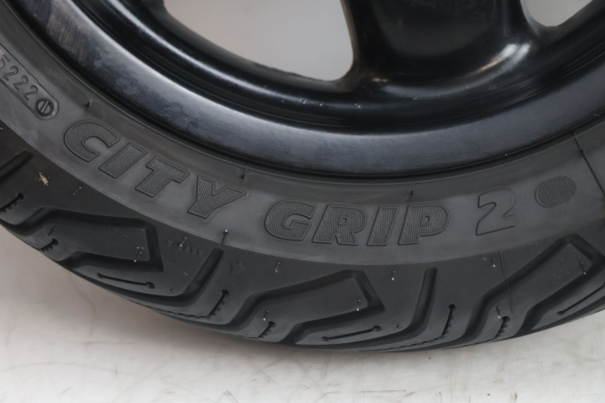 photo de REAR RIM AND TIRE YAMAHA YP MAJESTY 125 (2002 - 2006) - Alternative angle