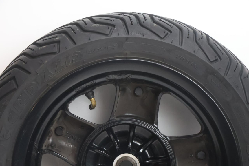 photo de REAR RIM AND TIRE YAMAHA YP MAJESTY 125 (2002 - 2006) - Surface and material condition