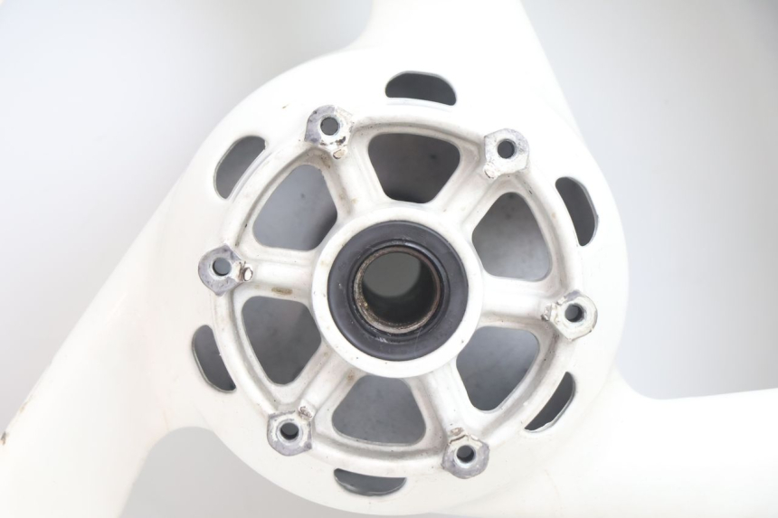 photo de REAR RIM AND TIRE YAMAHA YZF R GENESIS 750 (1993 - 1998) - Distinctive features