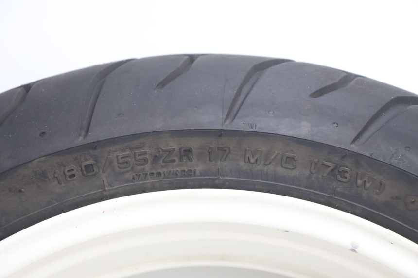 photo de REAR RIM AND TIRE YAMAHA YZF R GENESIS 750 (1993 - 1998) - Detailed visual inspection